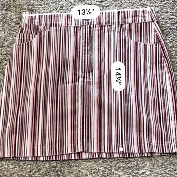 Forever 21 Womens Miniskirt Medium Burgundy/Ivory Stripe Corduroy Mini Skirt Y2K - Picture 5 of 5